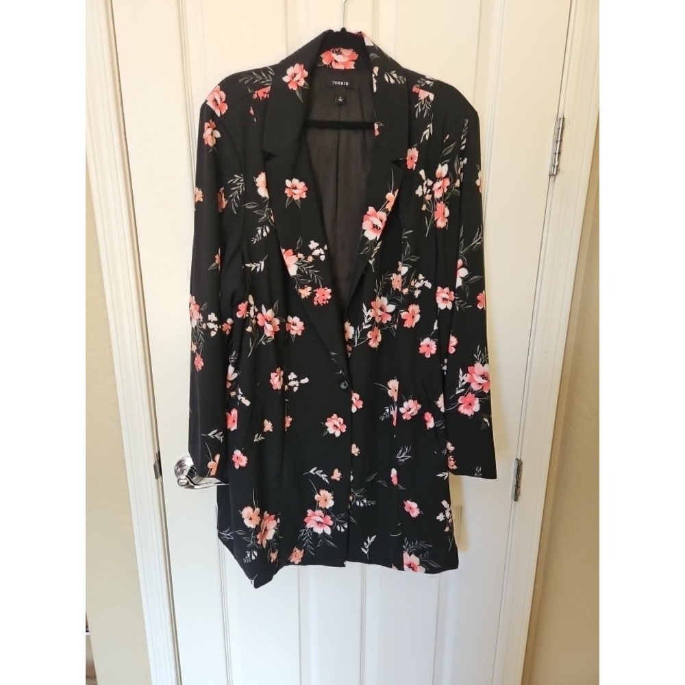 Torrid Black Floral Knit Crepe 1 Button Closure Lined Pockets Long Sleeve Blazer